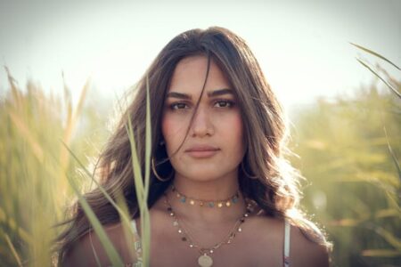 Naszyjniki, które podkreślają charakter – jak znaleźć swój styl?